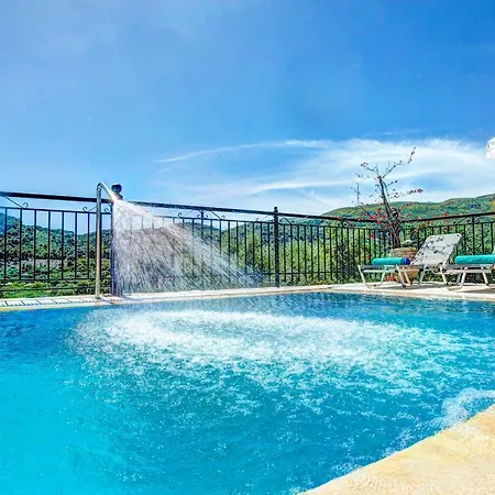 Bougainvillea Villa Keri